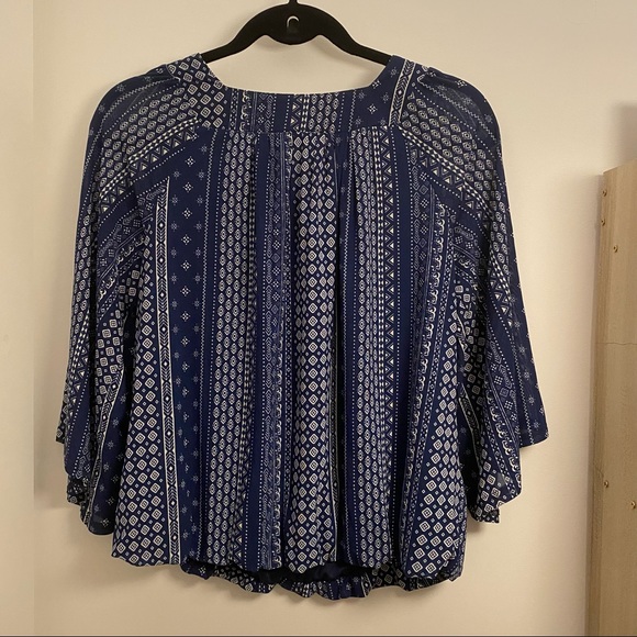 Patterned flowy blouse - Picture 2 of 4